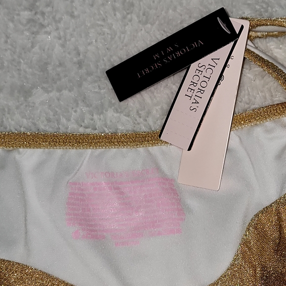 Victoria's Secret Swim - Picture 6 of 6